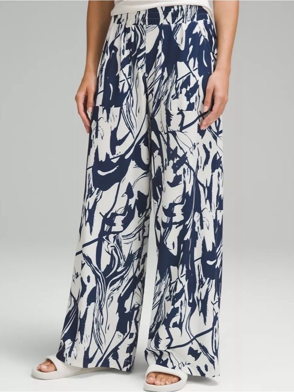 lululemon athletica Blue & White print Swift mid-rise Wide leg pants